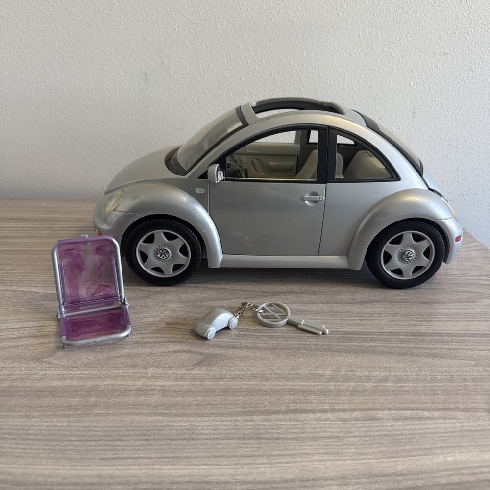 Vintage Silver Barbie VW Beetle Volkswagen Bug Mattel 2000 With Key Lawn Chair